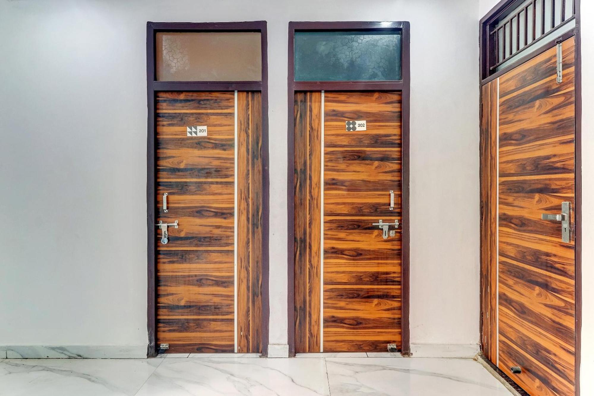 Hotel O Cozy Stay Дели Экстерьер фото