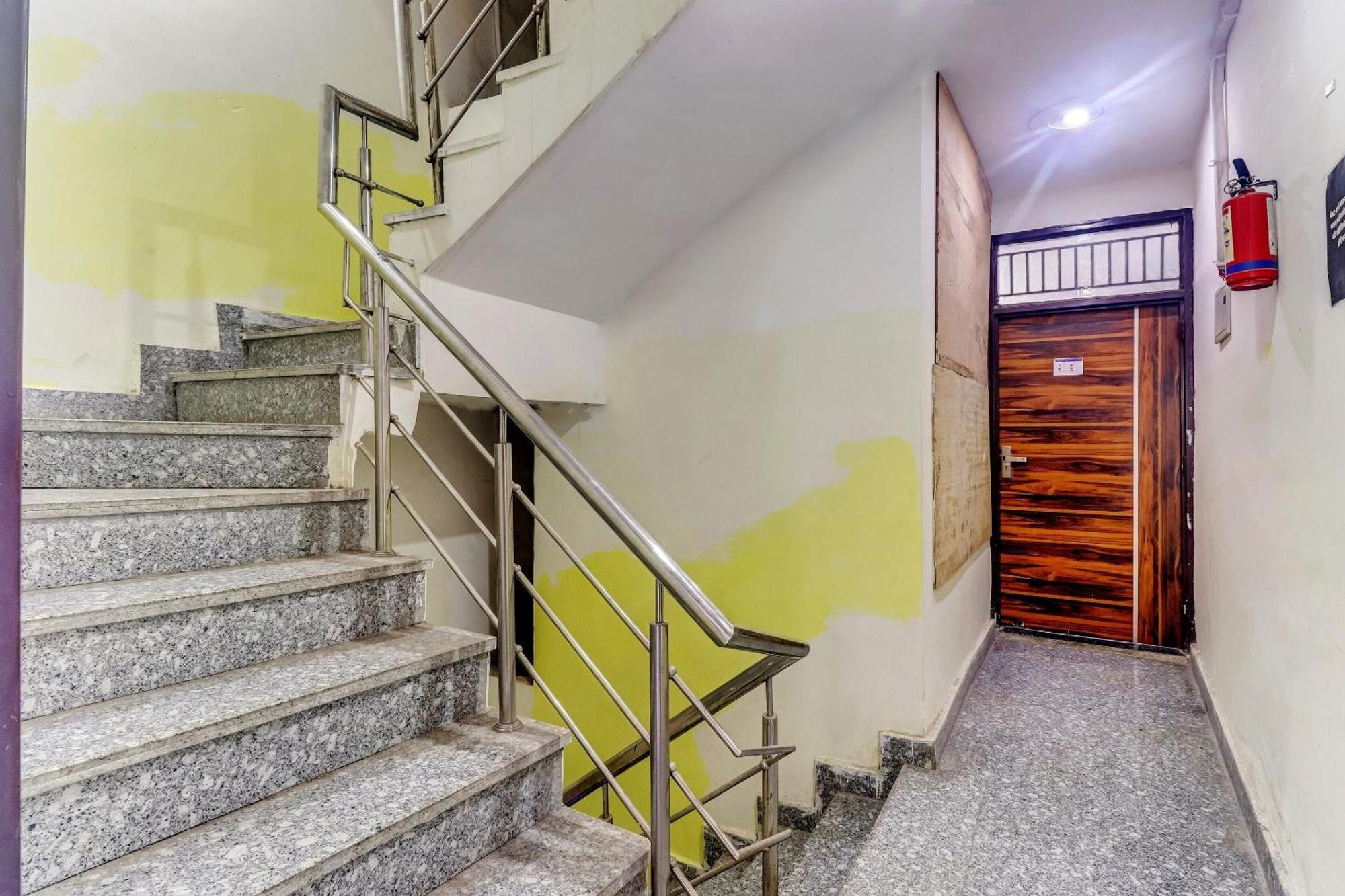 Hotel O Cozy Stay Дели Экстерьер фото