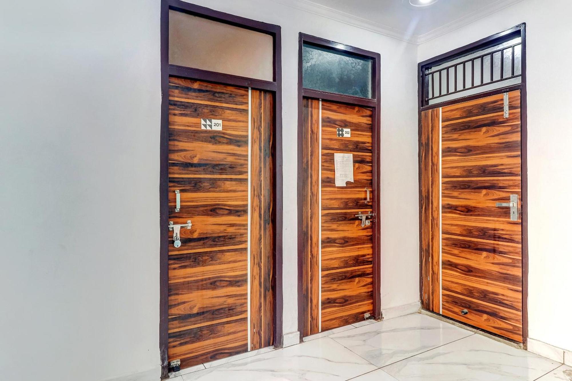 Hotel O Cozy Stay Дели Экстерьер фото